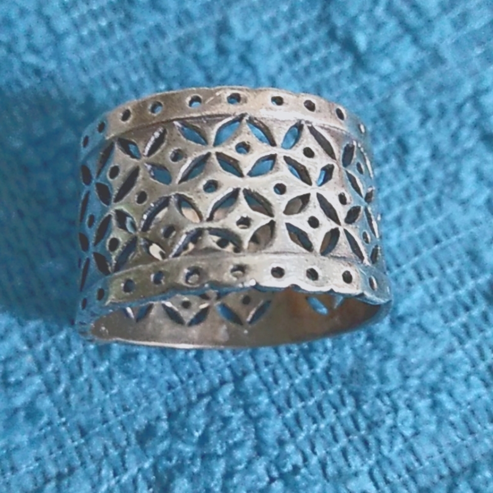 Women's ring.